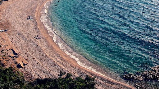 This Beach is amazing!
Lots of young local people. A beach bar with delicious food and a waiter at the beach.
And at the end of a beautiful day a stunning sunset ❤️