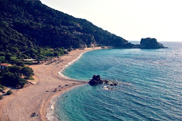 This Beach is amazing!
Lots of young local people. A beach bar with delicious food and a waiter at the beach.
And at the end of a beautiful day a stunning sunset â€ïž