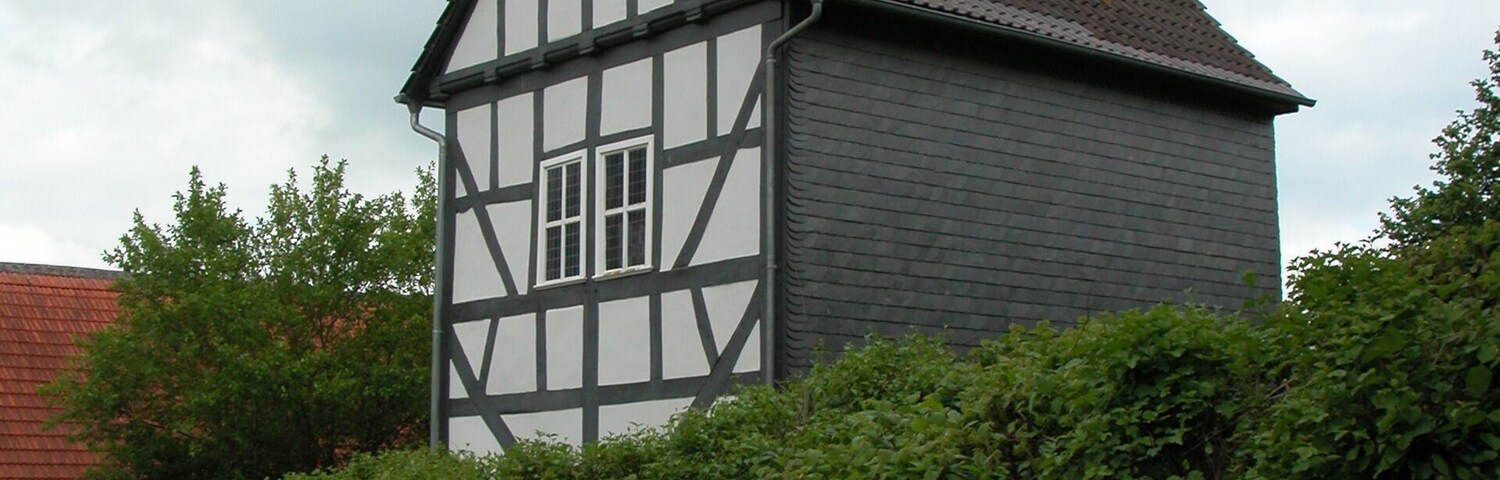 Die Nordseite der Kirche ist komplett verschiefert