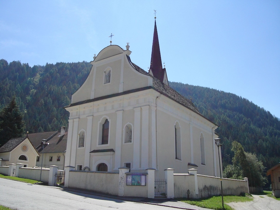Pfarrkirche St. Johannes Evangelist in Niederrasen