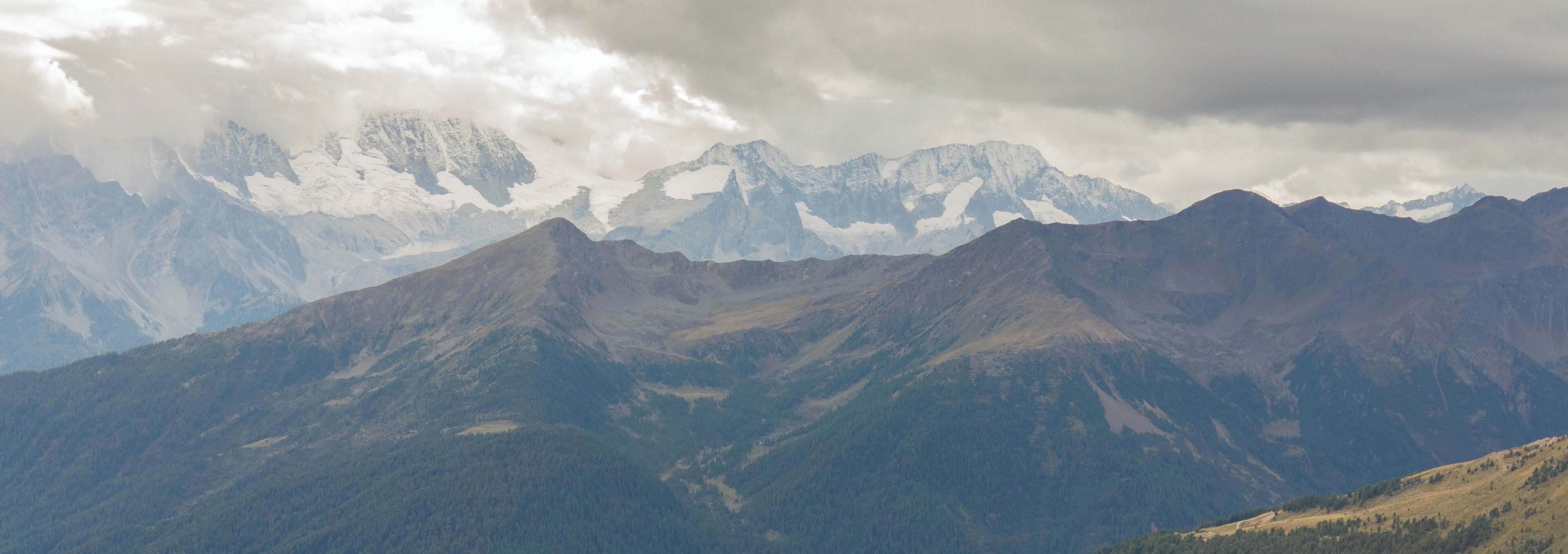 Hike from parking in central Malga Mare (1983m) to Lago del Careser (2603m) in the Parco nazionale dello Stelvio (Italy). Rocks above lake.