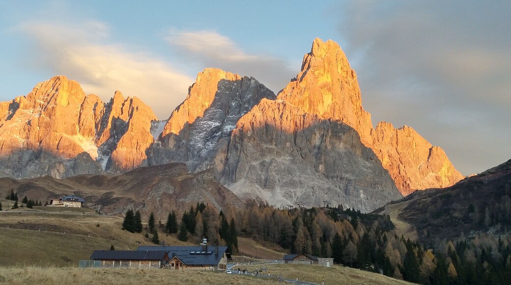 Prima che il sole tramonti le dolomiti si colorano.