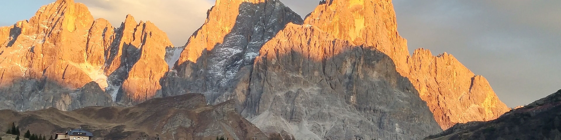 Prima che il sole tramonti le dolomiti si colorano.