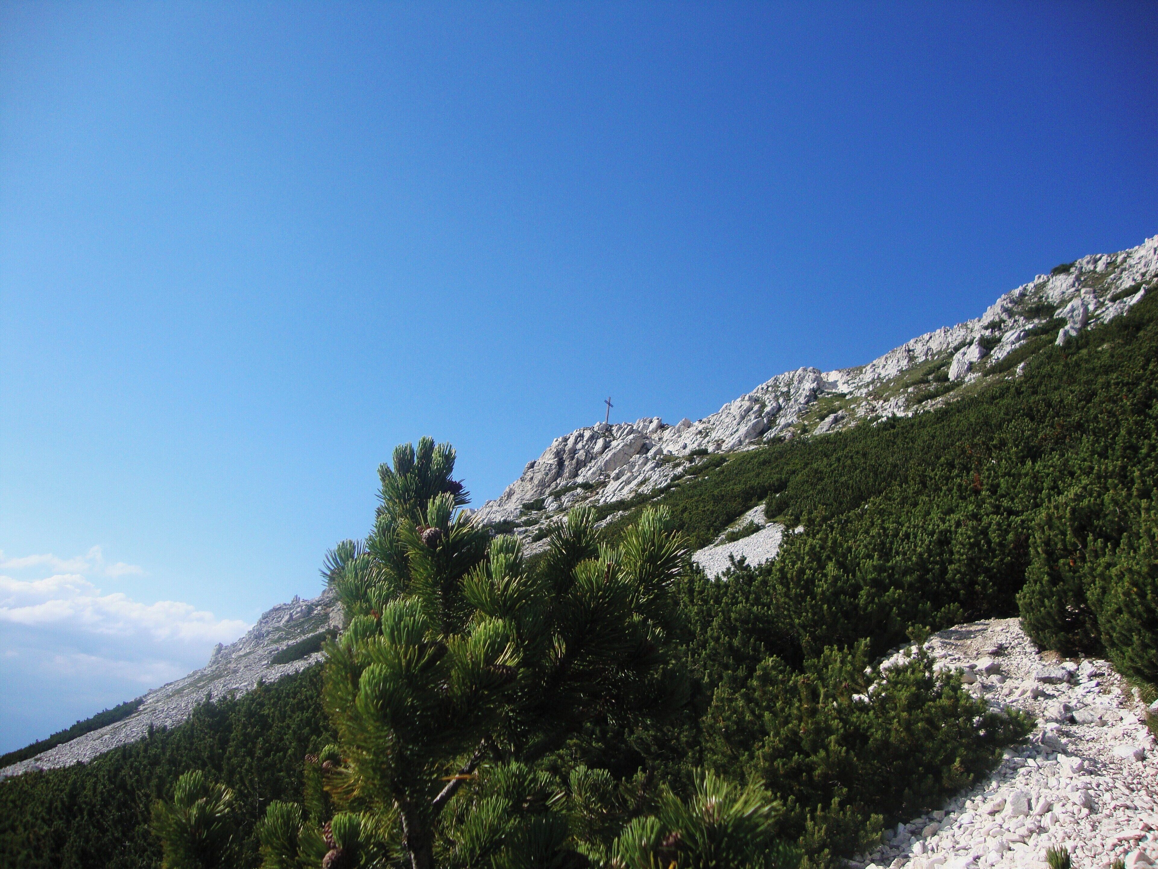 lassu nel blu una croce.Corno Bianco versione estiva per Stefano