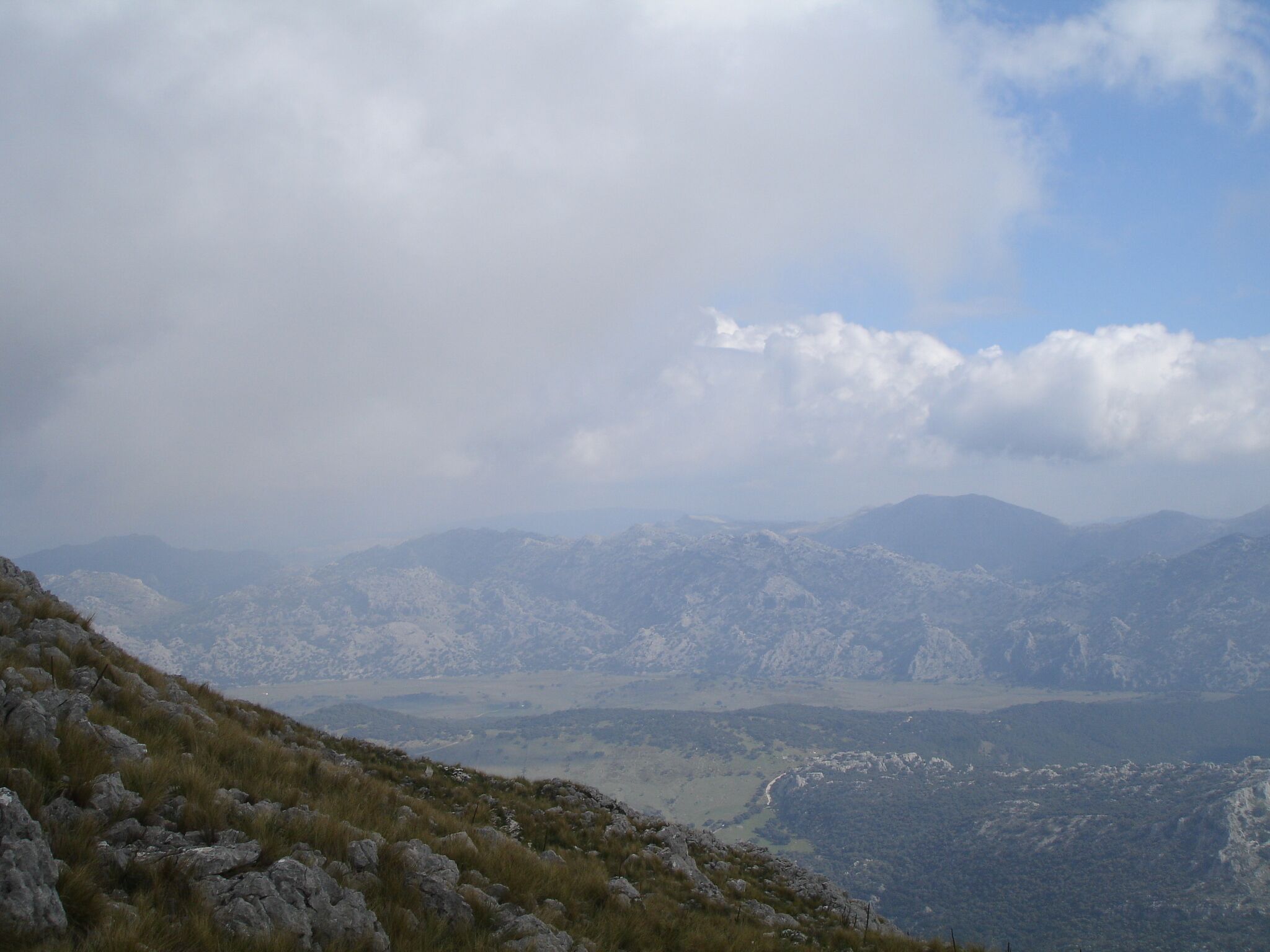 View of Llanos del Republicano (or Llanos de Villaluenga) from near the top of Navazo Alto