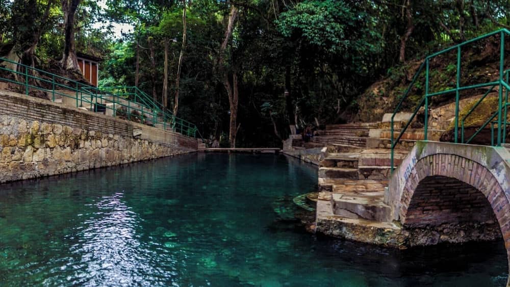 The town of Gracias is famous for the hot springs located just a few kilometres away from town.
They are often overlooked by tourists so you might be lucky enough to be the only one in the area on any given day.