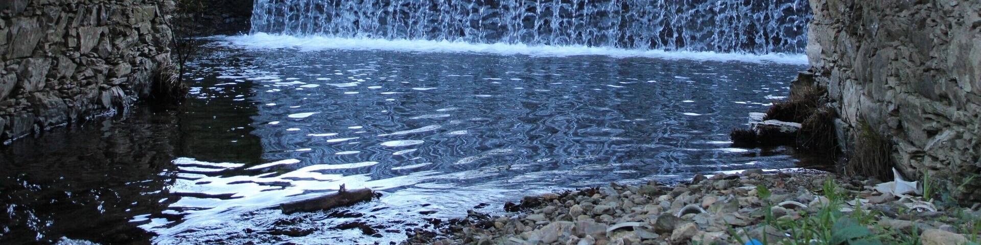 Pequena queda de água na aldeia da Caparrosinha, concelho de Mortágua.