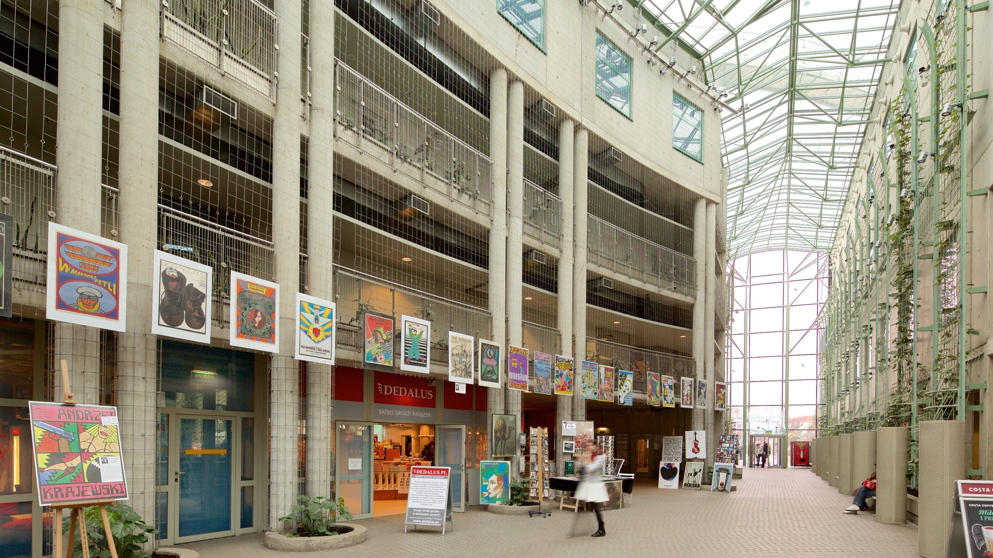 Varsovan yliopiston kirjasto johon kuuluu sisäkuvat ja kyltit