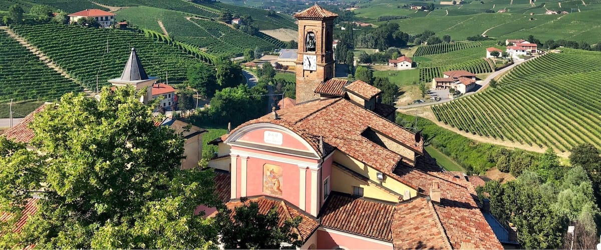 Barolo, Italy. 🍷☀️ Beautiful small town rich of history and wineries. Immersed in the northern Italian countryside, these hills is where you can find one of the most famous Italian red wines, the Barolo. The town is full of wineries that offer tastings, it’s a good day trip if you’re staying in Turin or Cuneo!
#wine #barolo #italy #countryside #hills #wineries #redwine #aboveitall
