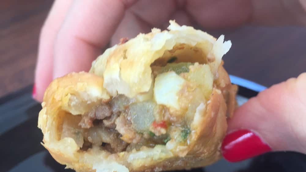 Foto de la empanada por dentro, solo para interesados de ver el contenido de estas tremendas empanadas salteñas!