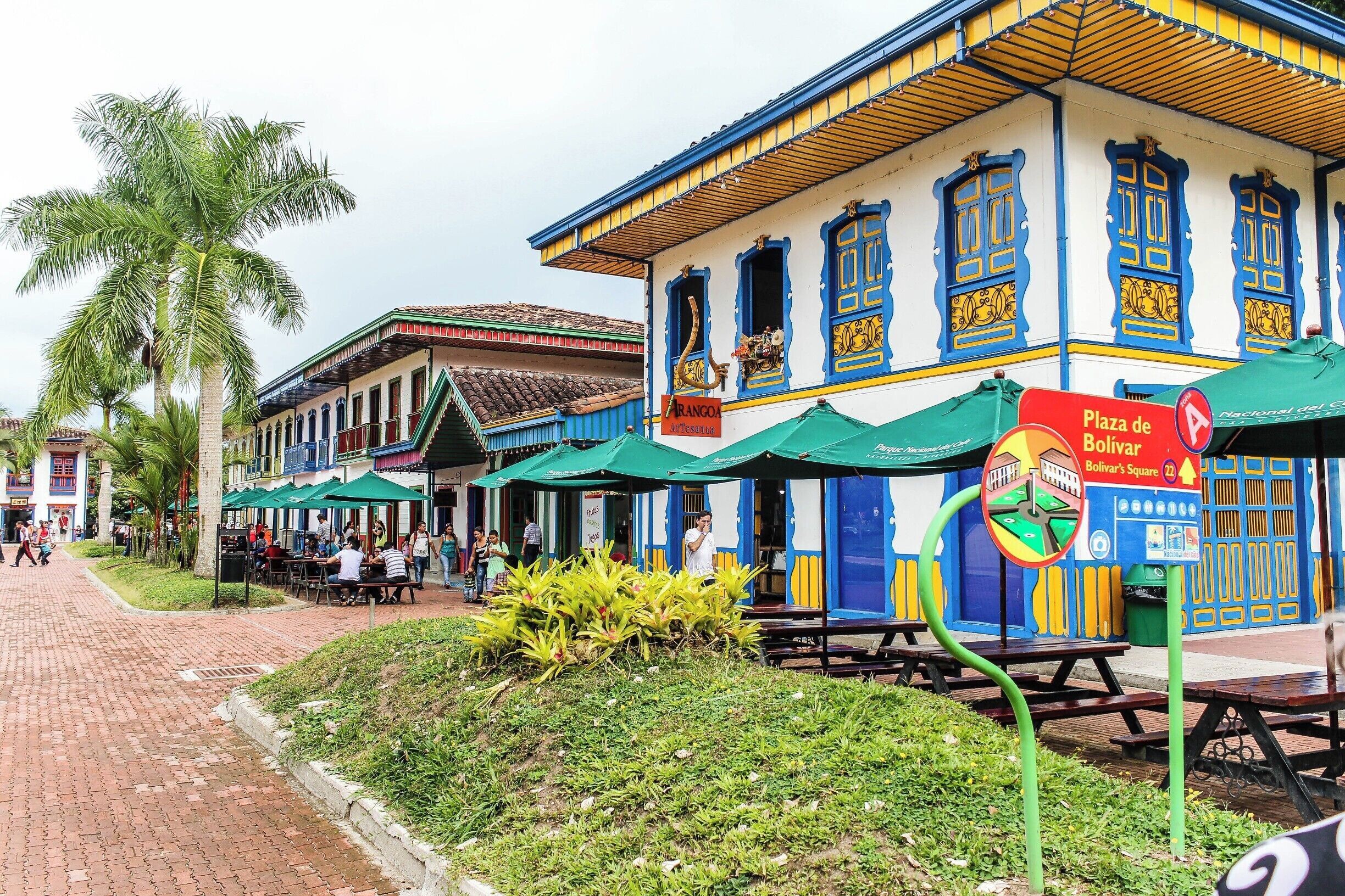 This is Plaza Bolivar at the Coffee #NationalPark. It's technically at the center of the park and it definitely takes back to Colombian Colonial  Times with the typical townhouse going around the park... It is extremely beautiful making you which all Colombian Pueblitos where kept in these conditions. A great place to eat and well, drink the best Coffee in the World
#Architecture #Colorful 