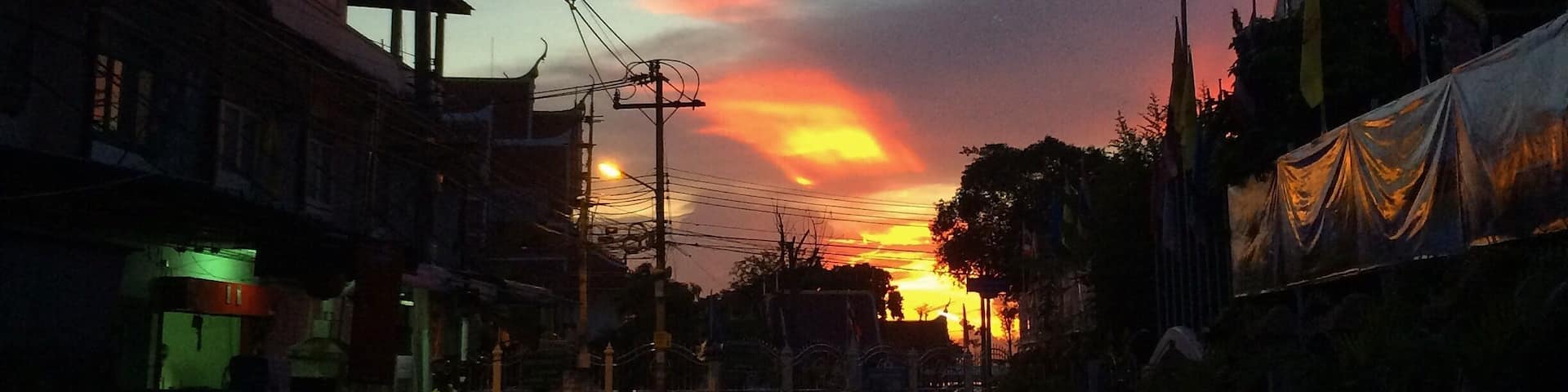 Bangkok surprised me this day after visiting Kho Kret island got a great sunset after getting back!