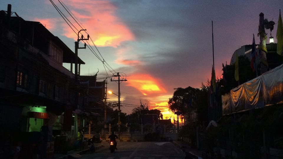 Bangkok surprised me this day after visiting Kho Kret island got a great sunset after getting back!
