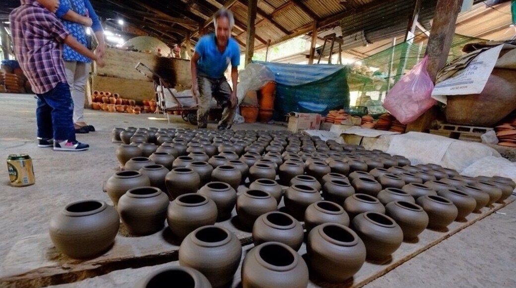 Look❗️.I watched him while he did these .....he used just less than a minute to mold one!!😄