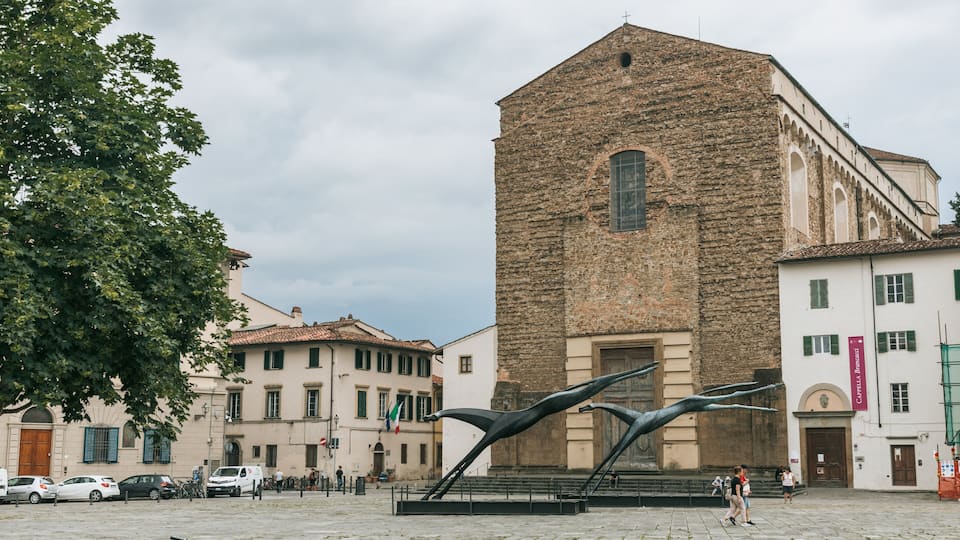 Brancacci Chapel showing outdoor art, a church or cathedral and street scenes