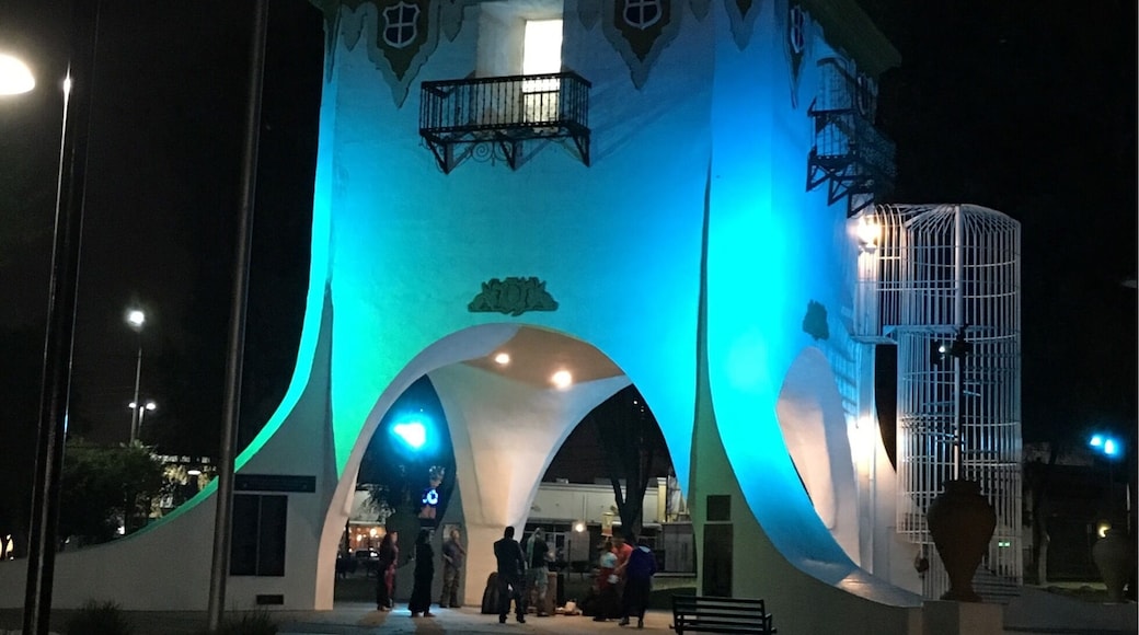 #tijuana , people dancing under the tower
