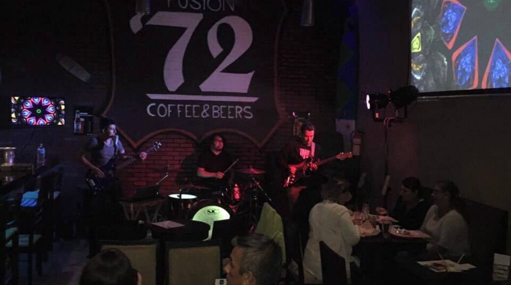 Very good live music.. Tap beer and craft beer!