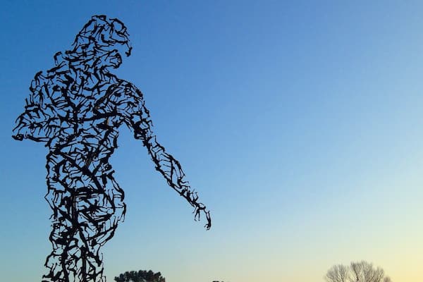 Follow me.
Asian peace garden with sculptures, lakes, pagodas, giant Buddha & terracotta soldiers.
More info: https://www.bacalhoa.pt/enoturismo/bacalhoa-buddha-eden