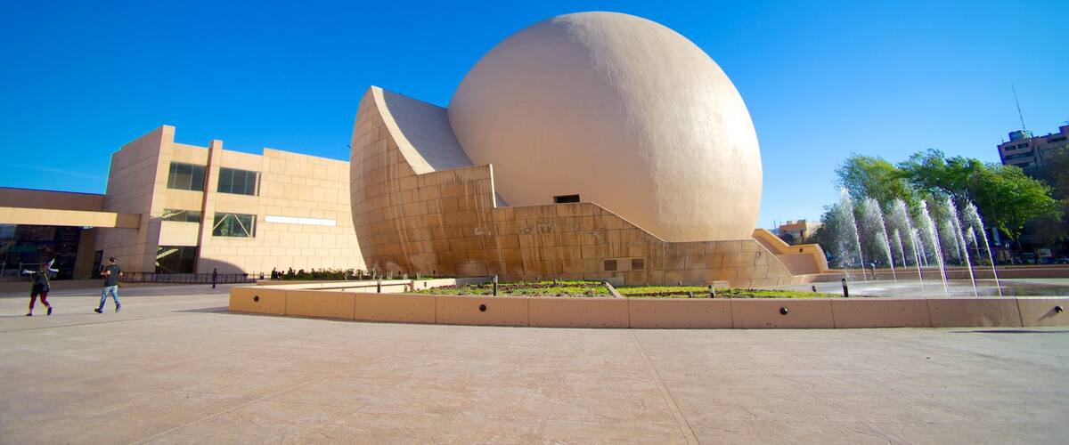 Centro Cultural Tijuana showing a square or plaza and modern architecture