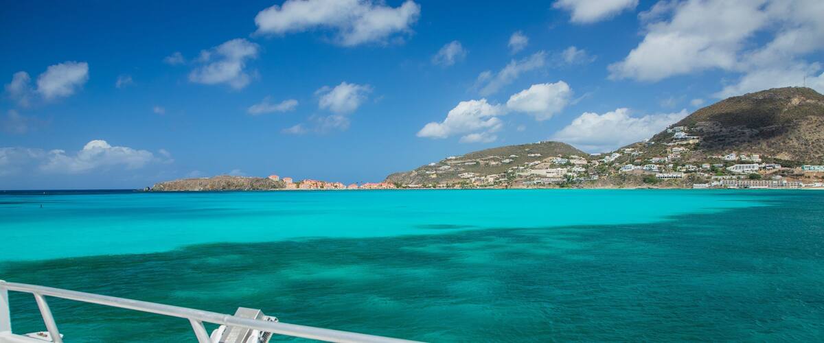 Sint Maarten showing general coastal views and tropical scenes