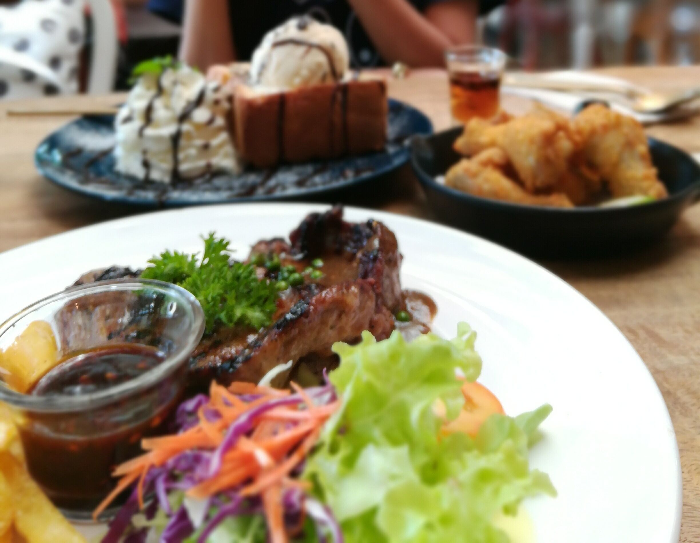 Ravi Riva is a lovely cafe in my hometown. Here is a spicy grilled pork with Thai style tamarind sauce served with vegetables. They also have spicy chicken wings and a toast with ice cream. Highly recommended!. #GoodEats