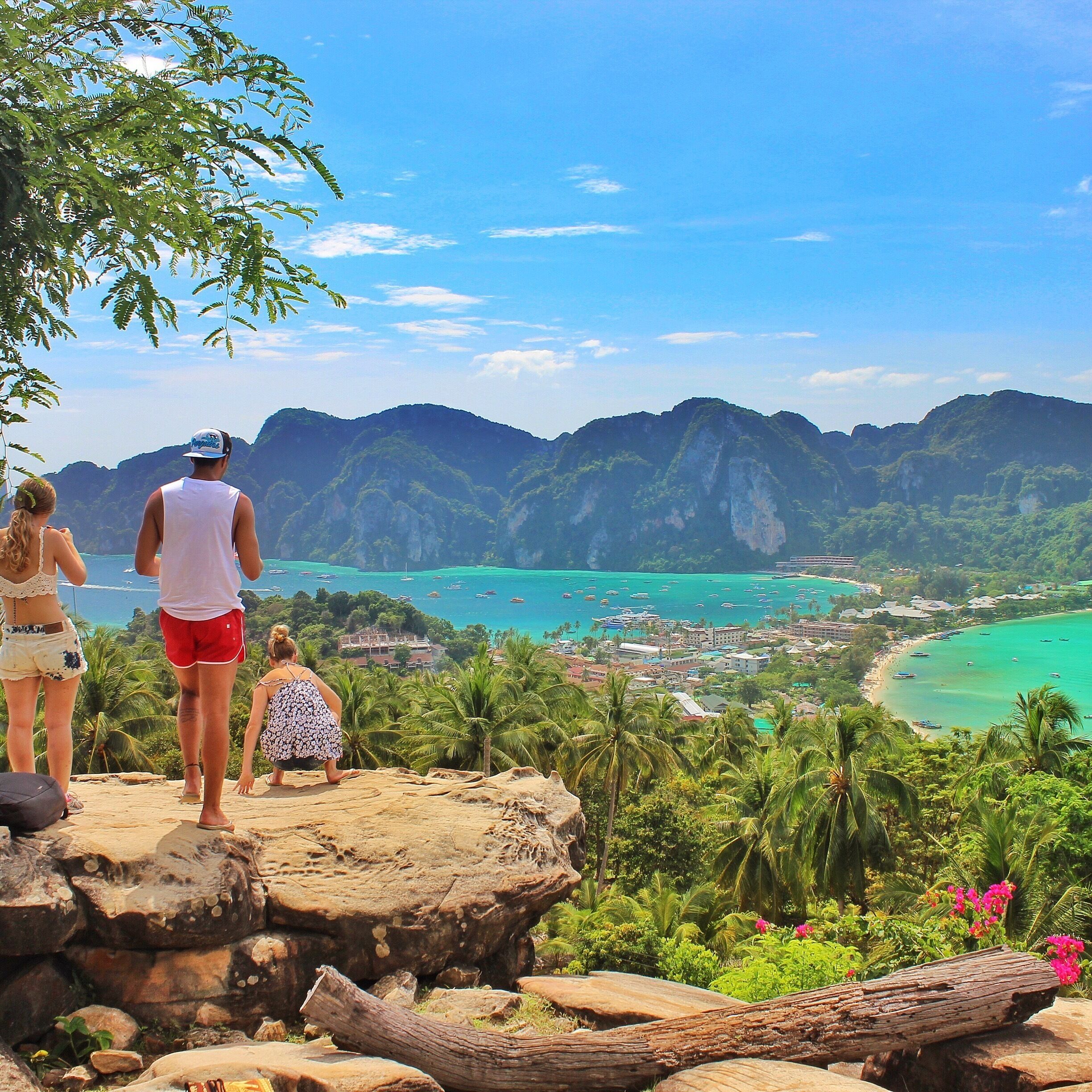 Incredible views from the top of Phi Phi Island! Have an awesome weekend! ☀️🌴🐠🐟😀
#goneAWOL #beautifuldestinations #Thailand