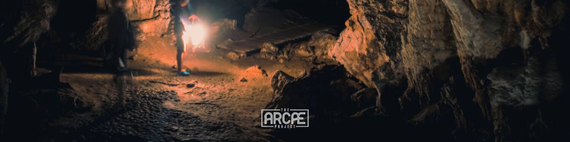 Deep inside the Tham Lodâa massive cave in the near Pai, famous for its huge stalactites and stalagmites, is also home to several wooden coffins and ancient paintings.