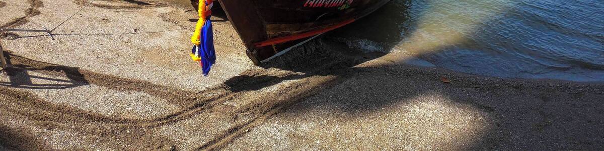 Long-tail Boats anchored in Khao Phing Kan which is an island in Thailand located in Phang Nga Bay northeast of #Phuket. Did you know that since 1974, when this island was featured in the James Bond movie The Man with the Golden Gun, Khao Phing Kan and Ko Ta Pu have been popularly called James Bond Island.