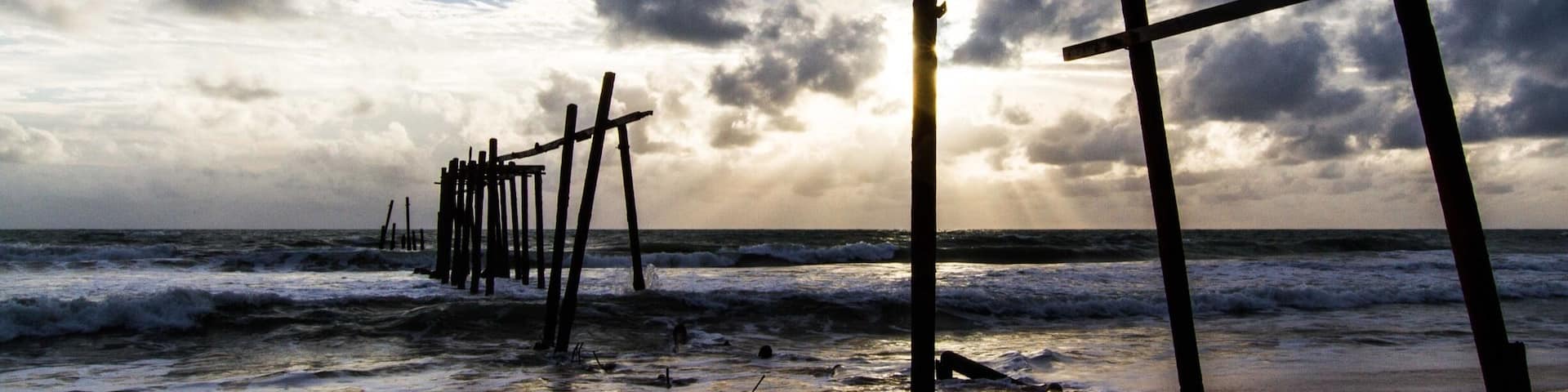 The old Pilai Pier is quite a popular place in Phang Nga Province, #Thailand 🇹🇭 when it comes to watching the #sunset, even on a #cloudy day like this one was.
#LifeAtExpedia