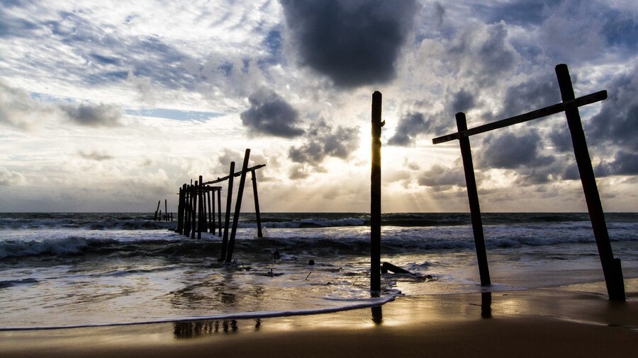 The old Pilai Pier is quite a popular place in Phang Nga Province, #Thailand 🇹🇭 when it comes to watching the #sunset, even on a #cloudy day like this one was.
#LifeAtExpedia