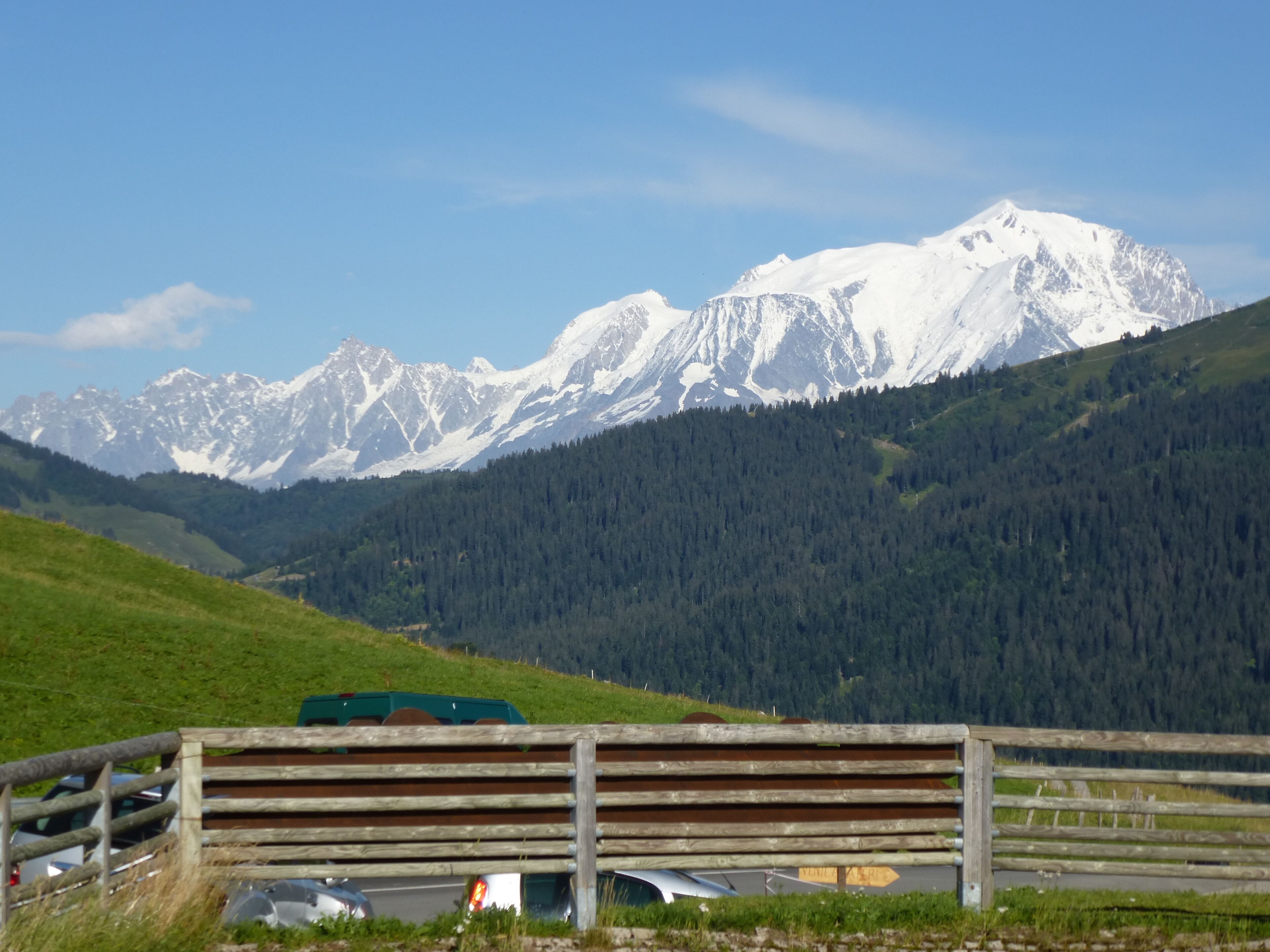 vue sur le mont blanc depuis le col des aravis