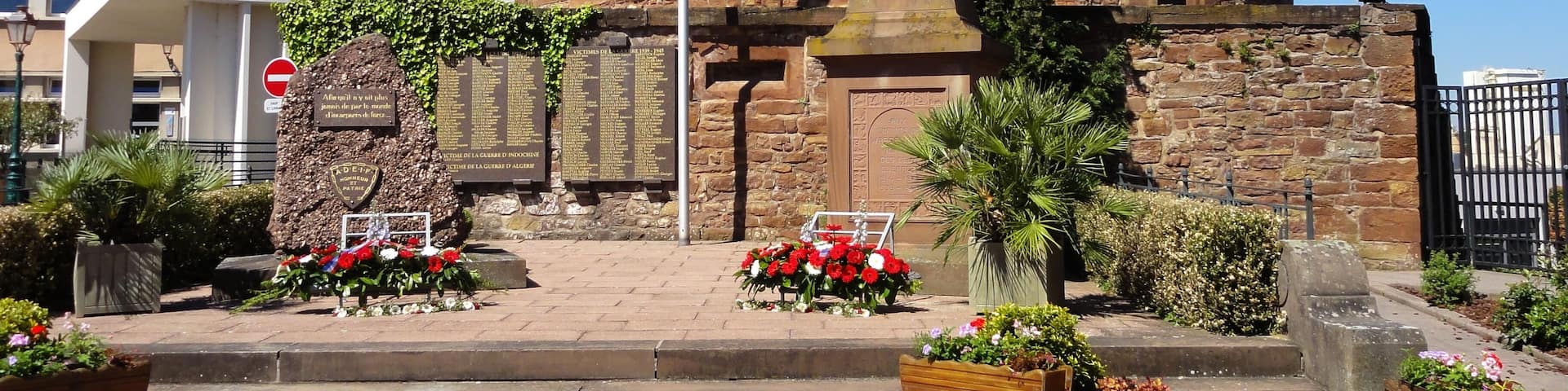 This building is inscrit au titre des Monuments Historiques. It is indexed in the Base Mérimée, a database of architectural heritage maintained by the French Ministry of Culture, under the references PA00085214 and IA67007001 .