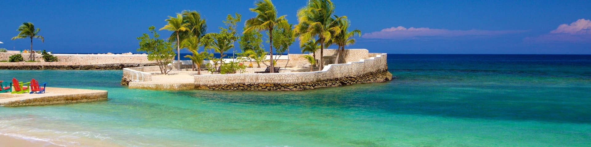 Boscobel which includes a beach