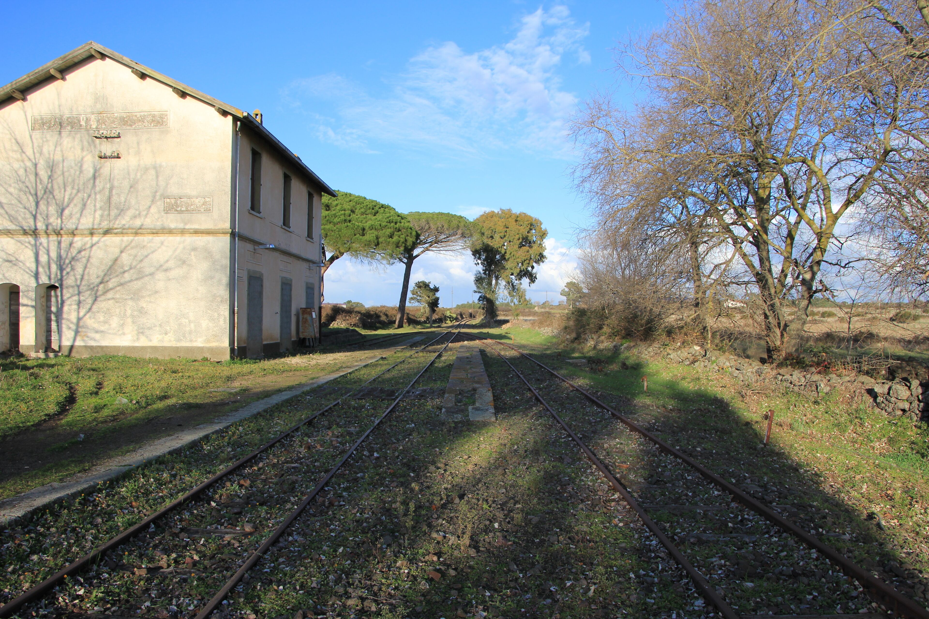 Tinnura, stazione ferroviaria