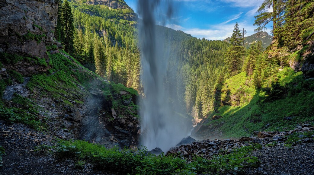 A beautiful and high waterfall in Untertauern in Austria. It is about a half tower hike from road, but it is worth of it as you can see on the image. It is possible to go behind it but it is too wet.
#Adventure #waterfall #austria #alps #nature #landscape #travel