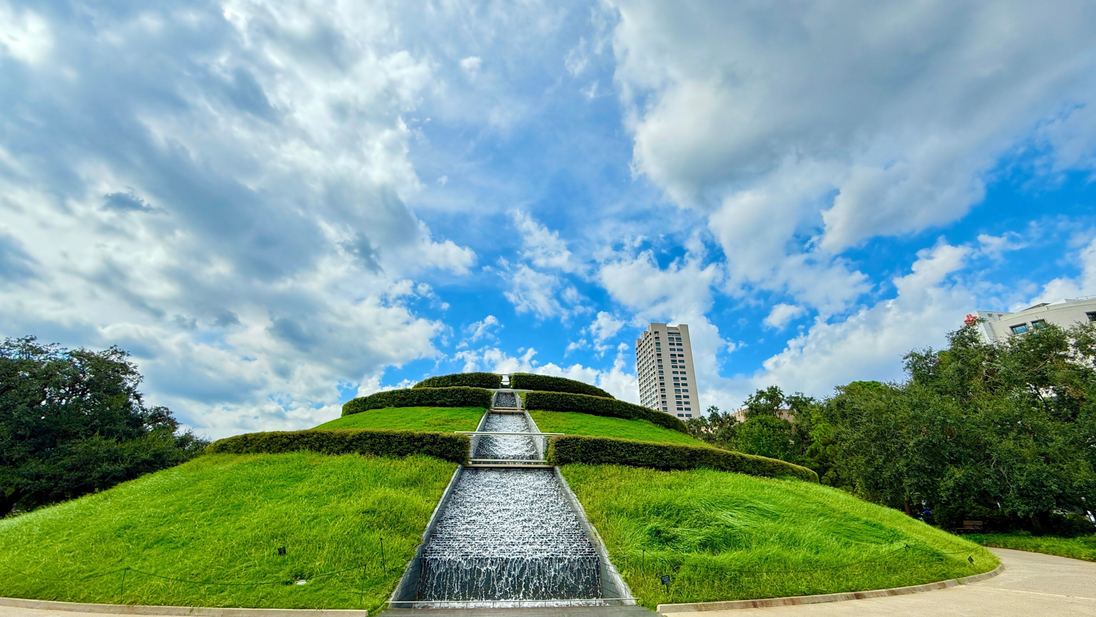 Hermann Park is a 445-acre urban park in Houston, Texas, situated at the southern end of the Museum District.	