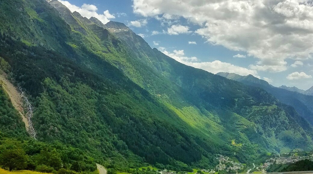 This country is a fairytale. Every few feet is a jaw dropping landscape
#takeahike