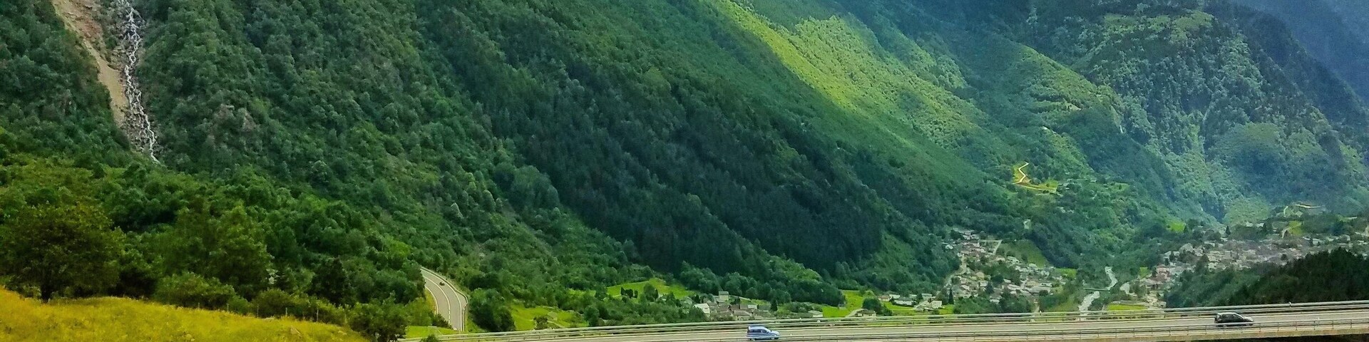 This country is a fairytale. Every few feet is a jaw dropping landscape
#takeahike