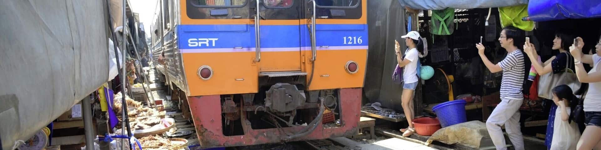 #Maeklong #Railway #Market #Amphawa #Bangkok #DayTrip
#Thailand #Backpacking #TravelPhotography #TravelBlogger
See you also on Instagram: ExploreWithSeba
