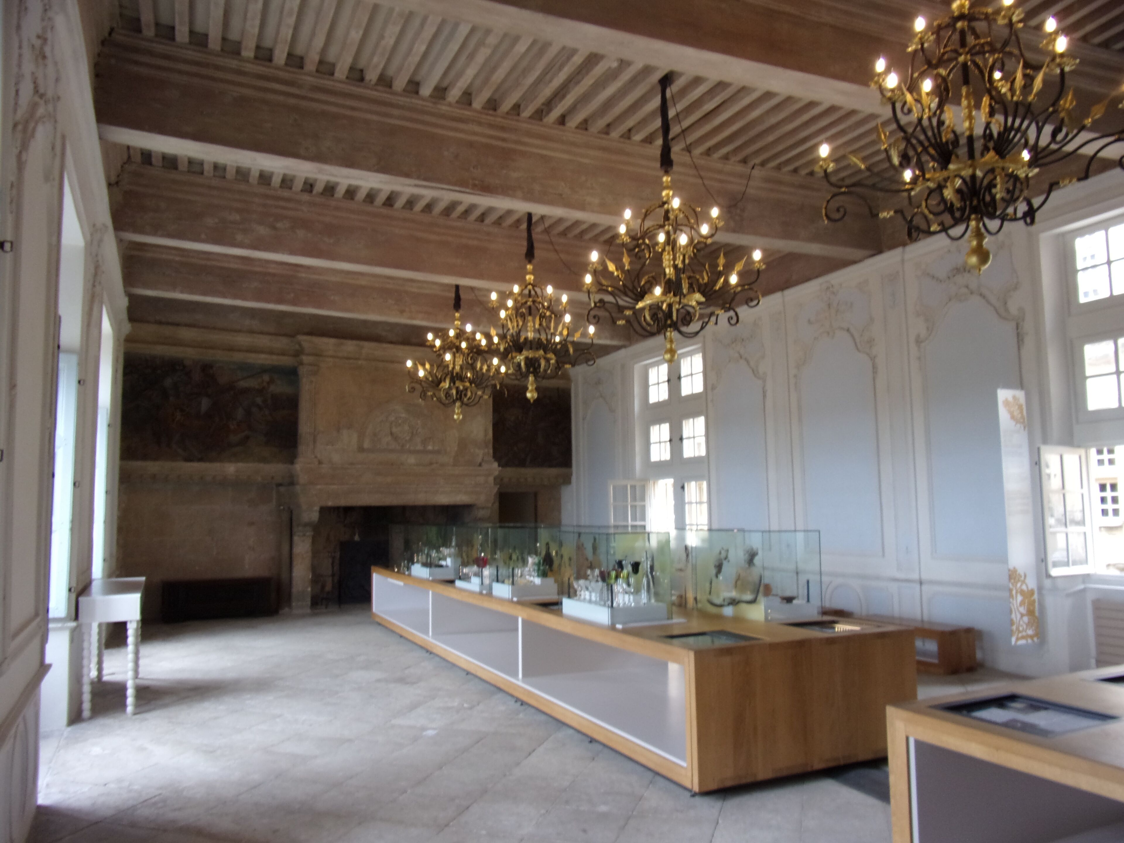 This building is indexed in the Base Mérimée, a database of architectural heritage maintained by the French Ministry of Culture, under the reference PA00117072 .