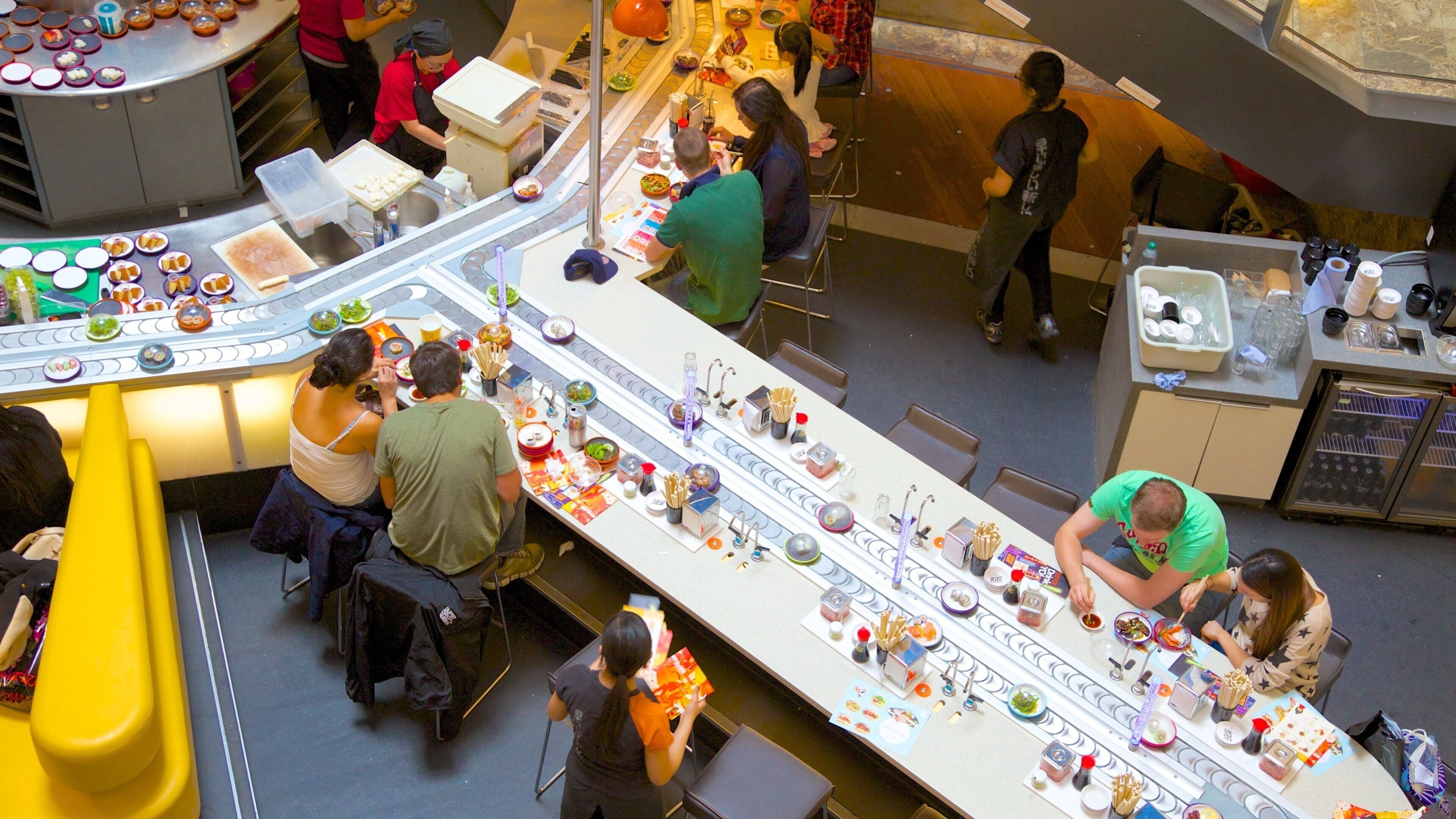 Bluewater Shopping Centre showing food, shopping and interior views