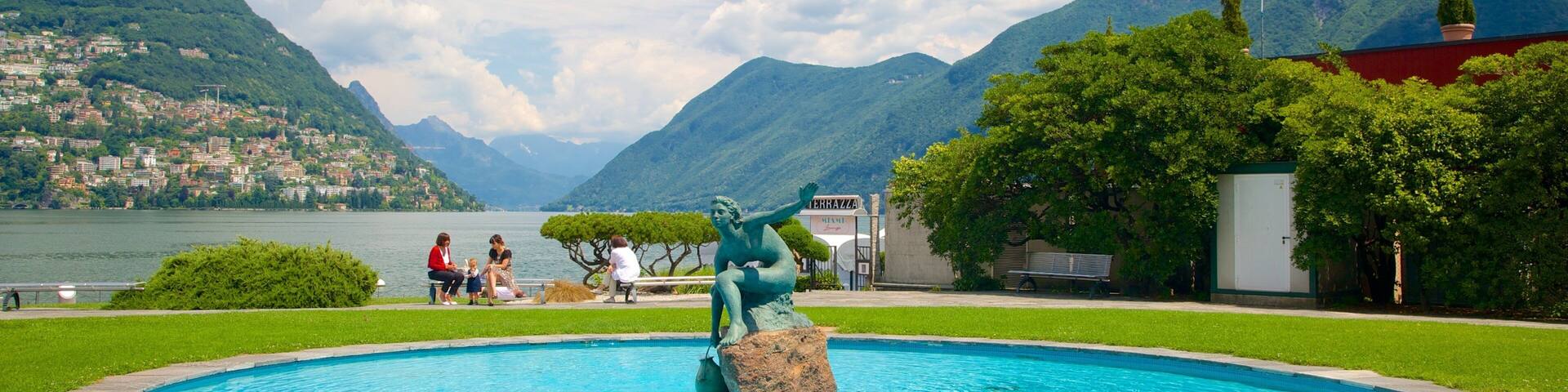 Paradiso featuring a statue or sculpture and a fountain