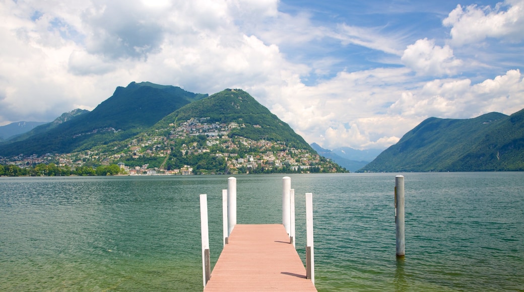 Paradiso which includes a lake or waterhole