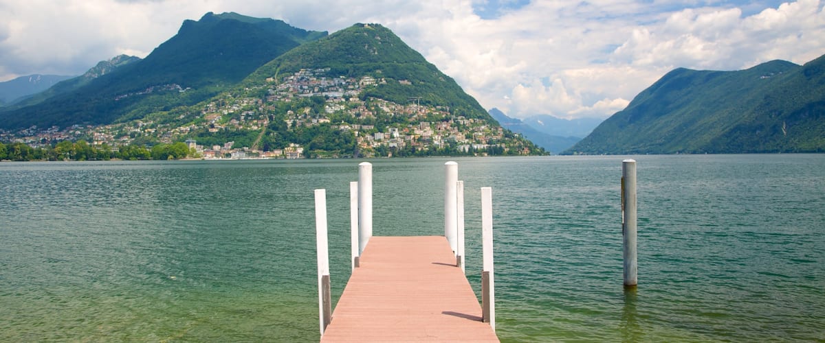 Paradiso which includes a lake or waterhole