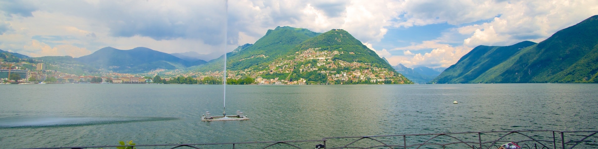 Paradiso showing a lake or waterhole and a fountain