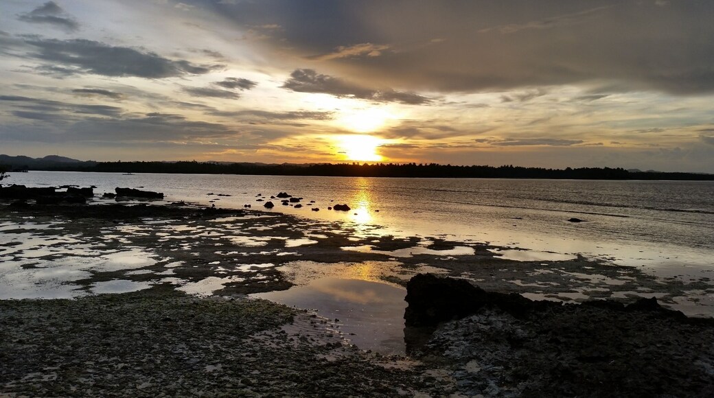 Staying at Ocean 101 in General Luna on Siargo Island right next to the world famous surf break Cloud 9. #stoked #surfsudsandsights #sunsets