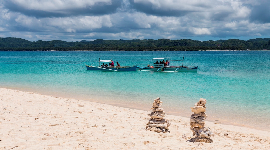 There is one thing to be done in Siargao instead of surfing. It is taking a boat to the naked island. Absolute paradise. #LifeAtExpedia