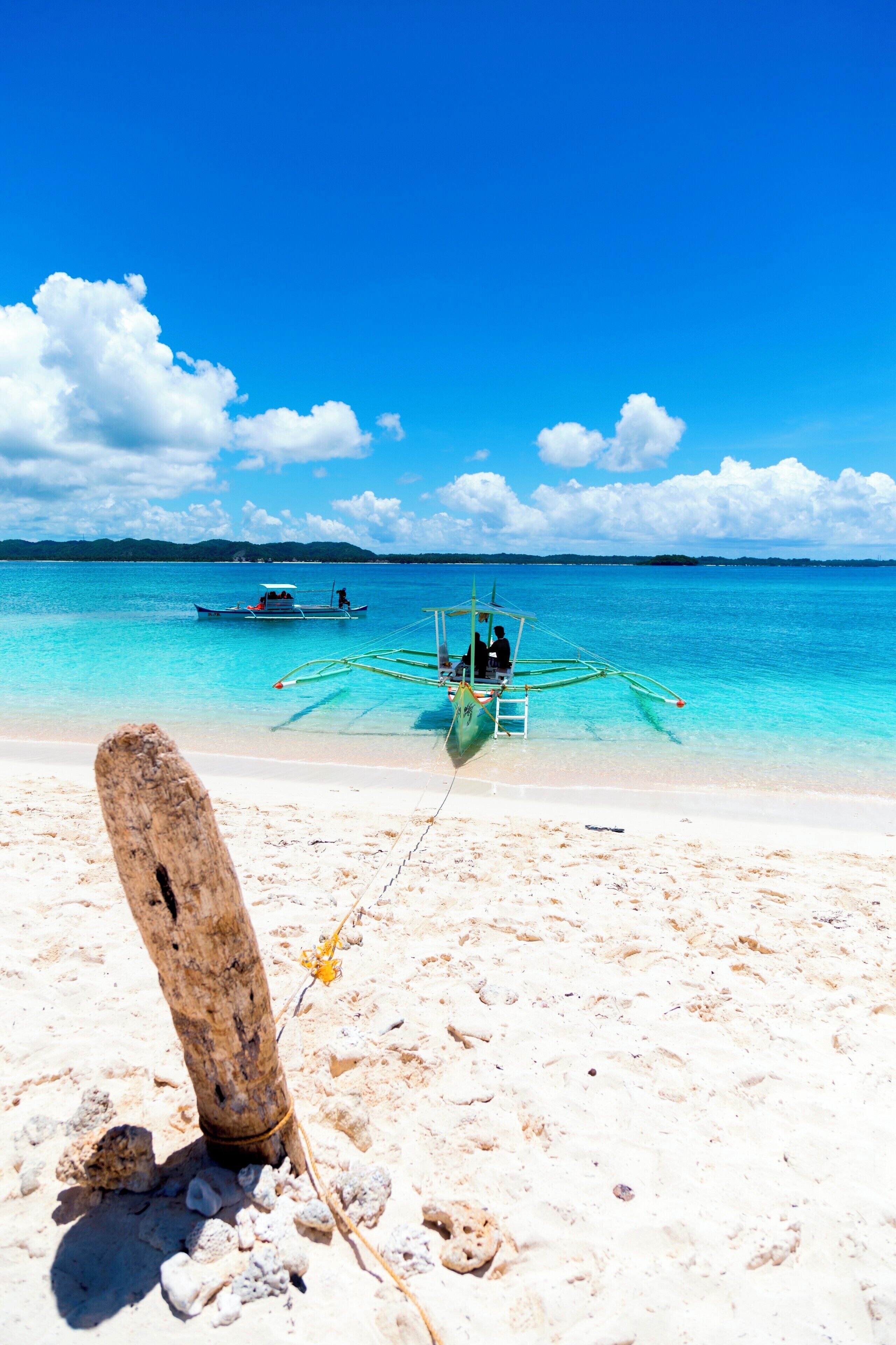 There is a perfect place for a day trip in Siargao. Just talk to any boat owner and ask him to take you to Naked Island. #LifeAtExpedia 