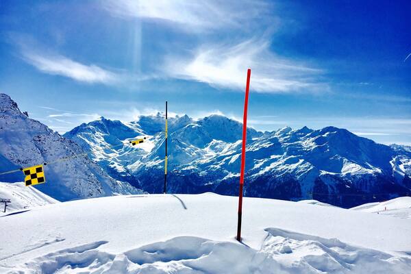 Its enormous ski area and varied terrain attracts skiers and snowboarders from around the globe and offers something for every level of skiers and snowboarder, from complete beginners to extreme freeride and professionals skiers as well as ski mountaineers. #LifeAtExpedia