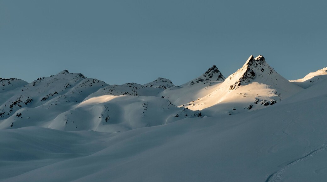 Switzerland, Bagnes, Cabane Marcel Brunet, Mont Rogneux, winter landscape in the mountains